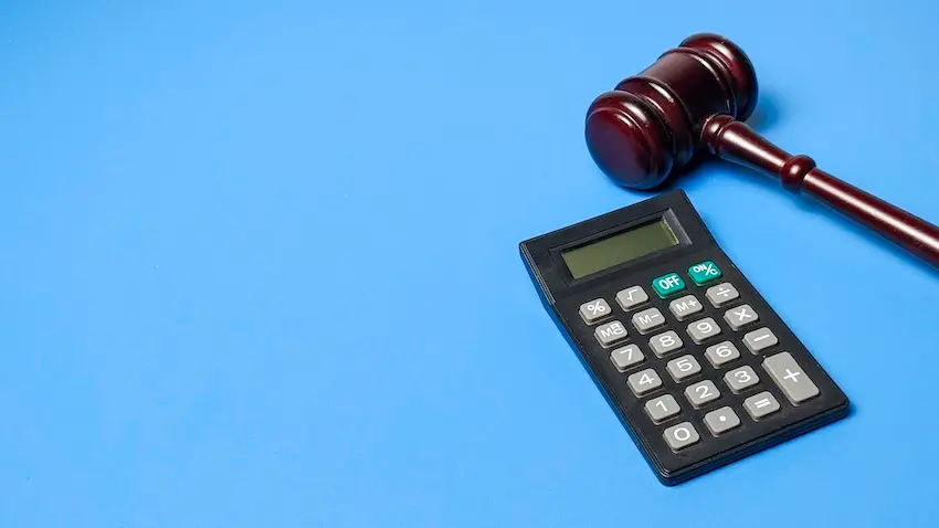 Calculator showing contingency fee percentage breakdown for car accident attorney settlement in North Carolina